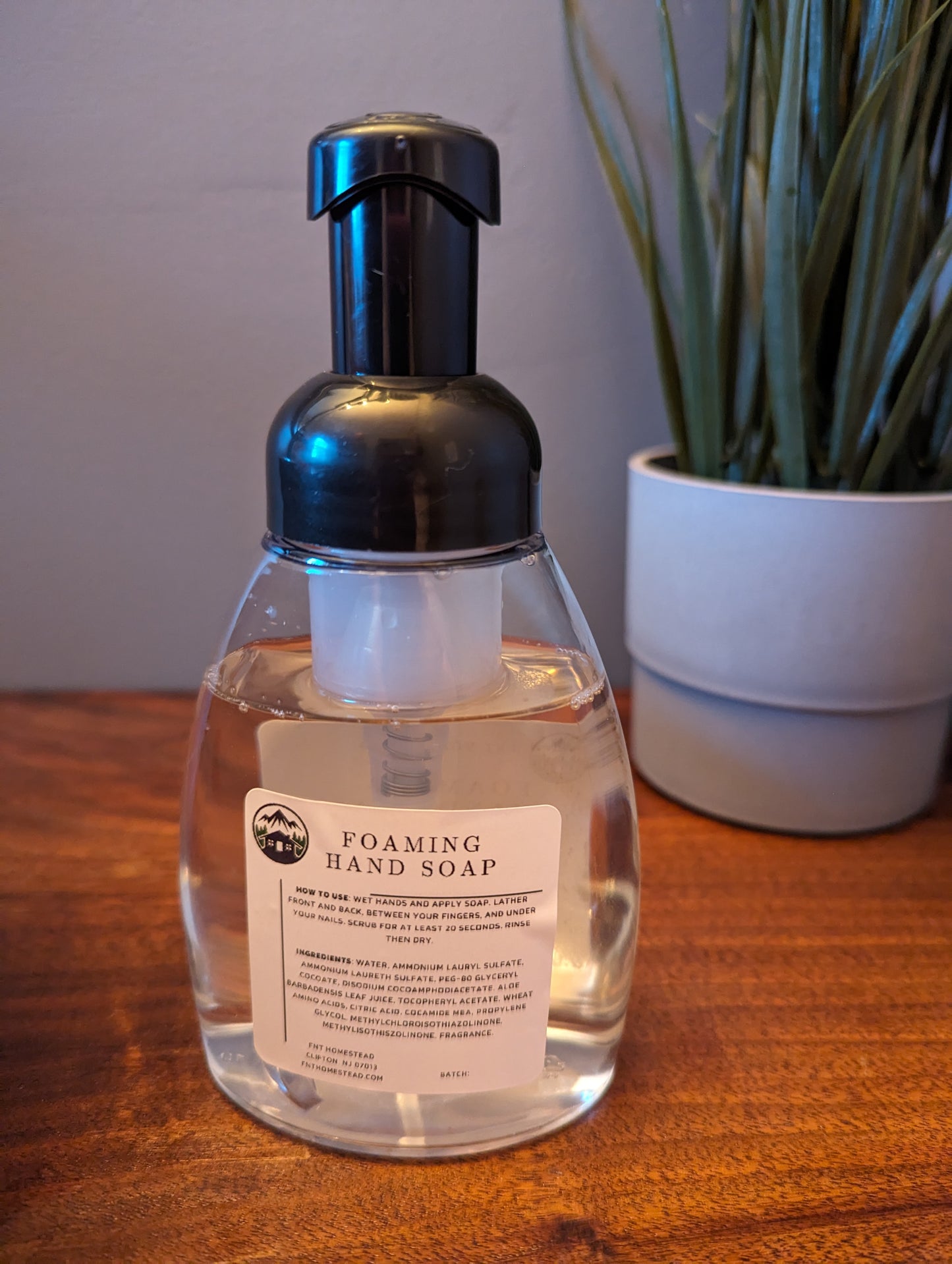 Black Violet and Saffron Foaming Hand Soap