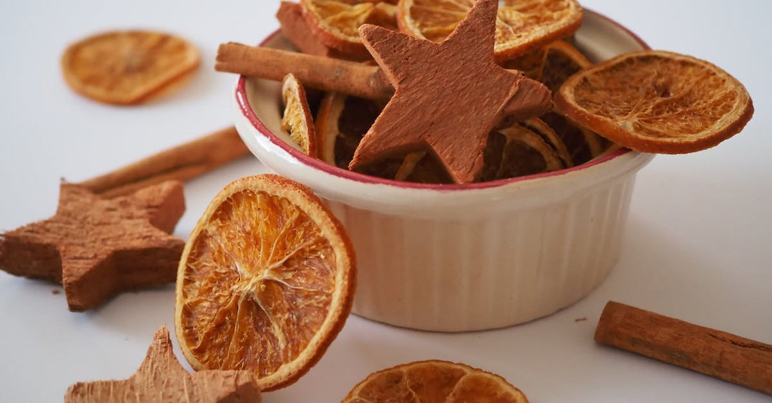 Luxury Winter Potpourri Styling: Oakmoss & Amber, Vanilla Bean, and Cranberry Notes for a Fresh, Festive Home